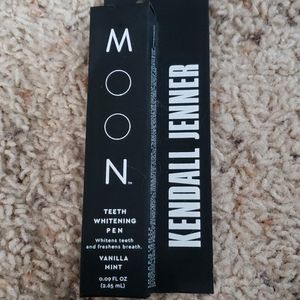 Kendall Jenner Teeth Whitening Pen